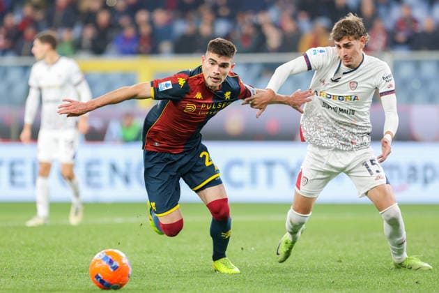 GenoaÕs Johan Vasquez fights for the ball with Cagliari s Juan Rodriguez during the Serie A soccer match between Genoa and Cagliari at the Luigi Ferraris Stadium in Genoa, Italy - Monday, January 12, 2026. - Soccer .  Copyright: xTanoxPecoraro LaPressex