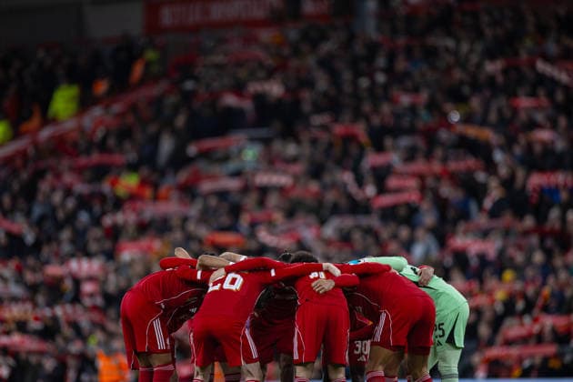 Football - FA Cup - 3rd Round - Liverpool FC v Barnsley FC LIVERPOOL, ENGLAND - Monday, January 12, 2026: Liverpool s players form a pre-match huddle before the FA Cup 3rd Round match between Liverpool FC and Barnsley FC at Anfield. (Photo by David Rawcliffe Propaganda) LIVERPOOL Anfield MERSEYSIDE ENGLAND  Copyright: xPropagandaxPhotoxAgencyx P2026-01-12-Liverpool_Barnsley-26
