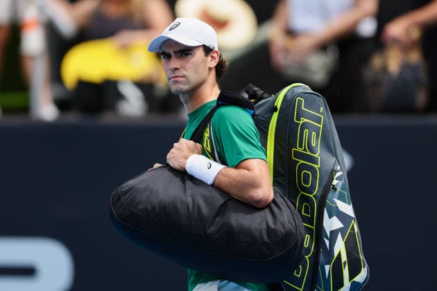 USA™s Eliot Spizziriri arrives to the court during Round 32 Singles Men™s ASB Classic Tennis Tournament at Manuka Doctor Arena, Auckland, New Zealand on Monday 12 January 2026. Photo: Joshua Devenie z Copyright: xx
