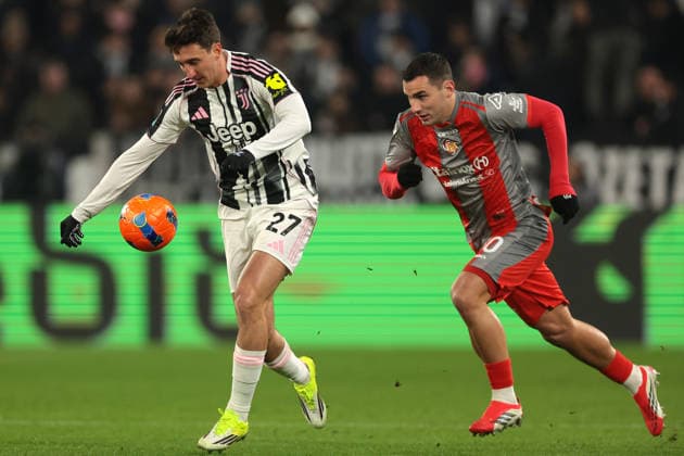 Turin, Italy, 12th January 2026. Andrea Cambiaso of Juventus is pursued by Federico Bonazzoli of US Cremonese during the Juventus vs US Cremonese Serie A match at Allianz Stadium, Turin. Picture credit should read: Jonathan Moscrop Sportimage EDITORIAL USE ONLY. No use with unauthorised audio, video, data, fixture lists, club league logos or live services. Online in-match use limited to 120 images, no video emulation. No use in betting, games or single club league player publications. SPI_001_JM_JUVE_CREMONESE_ SPI-4412-0001