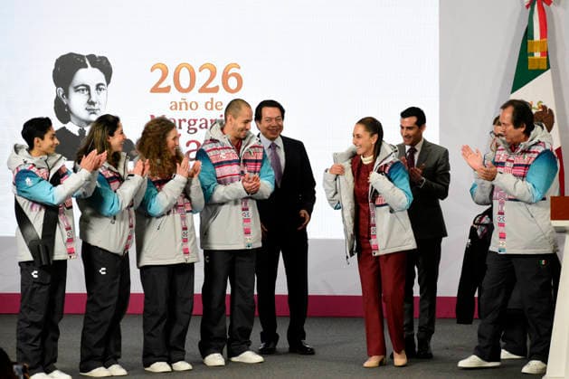 January 12, 2026, Mexico City, Ciudad de Mexico, Mexico: Mexicoâ€⠢s President Claudia Sheinbaum Pardo, Donovan Carrillo, Sarah Schleper, Allan Corona and Regina MartoÂnez, during the flag-raising ceremony for the Mexican team for the XXV edition of the Milan-Cortina 2026 Winter Olympic Games, Olympische Spiele, Olympia, OS during a news conference at the National Palace. on January 12, 2026 in Mexico City, Mexico. Mexico City Mexico - ZUMAe321 20260112_zsa_e321_001 Copyright: xLuisxBarronx