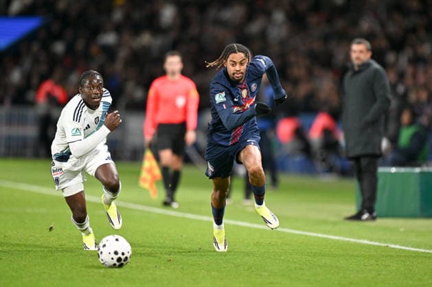 Paris Saint-Germain v Paris FC - French Cup 2025 2026 19 Nhoa SANGUI (pfc) - 29 Bradley BARCOLA (psg) during the French Cup match between Paris and Paris on January 12, 2026 at Parc des Princes in Paris, France. Paris France  Copyright: xFEPx 776440462