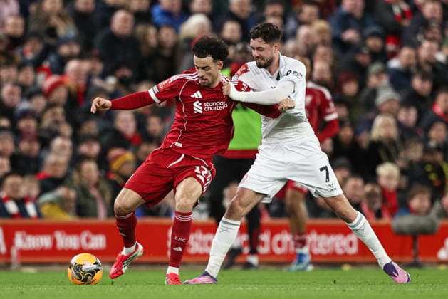 Emirates FA Cup Third Round Liverpool v Barnsley Curtis Jones of Liverpool battle for the ball with Caylan Vickers of Barnsley during the Emirates FA Cup Third Round match Liverpool vs Barnsley at Anfield, Liverpool, United Kingdom, 12th January 2026 (Photo by Alfie Cosgrove News Images) Liverpool Anfield Merseyside United Kingdom Copyright: xAlfiexCosgrove NewsxImagesx