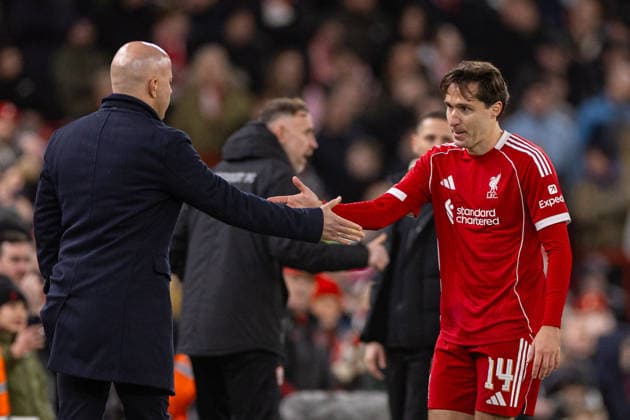 Football - FA Cup - 3rd Round - Liverpool FC v Barnsley FC LIVERPOOL, ENGLAND - Monday, January 12, 2026: Liverpool s Federico Chiesa (R) is substituted off during the FA Cup 3rd Round match between Liverpool FC and Barnsley FC at Anfield. (Photo by David Rawcliffe Propaganda) LIVERPOOL Anfield MERSEYSIDE ENGLAND  Copyright: xPropagandaxPhotoxAgencyx P2026-01-12-Liverpool_Barnsley-65