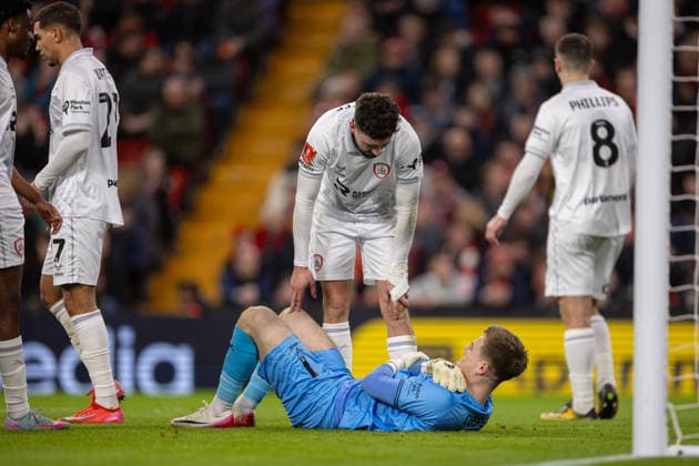 Football - FA Cup - 3rd Round - Liverpool FC v Barnsley FC LIVERPOOL, ENGLAND - Monday, January 12, 2026: Barnsley s goalkeeper Murphy Cooper lies injured during the FA Cup 3rd Round match between Liverpool FC and Barnsley FC at Anfield. (Photo by David Rawcliffe Propaganda) LIVERPOOL Anfield MERSEYSIDE ENGLAND  Copyright: xPropagandaxPhotoxAgencyx P2026-01-12-Liverpool_Barnsley-67