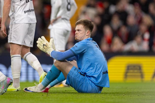 Football - FA Cup - 3rd Round - Liverpool FC v Barnsley FC LIVERPOOL, ENGLAND - Monday, January 12, 2026: Barnsley s goalkeeper Murphy Cooper lies injured during the FA Cup 3rd Round match between Liverpool FC and Barnsley FC at Anfield. (Photo by David Rawcliffe Propaganda) LIVERPOOL Anfield MERSEYSIDE ENGLAND  Copyright: xPropagandaxPhotoxAgencyx P2026-01-12-Liverpool_Barnsley-68