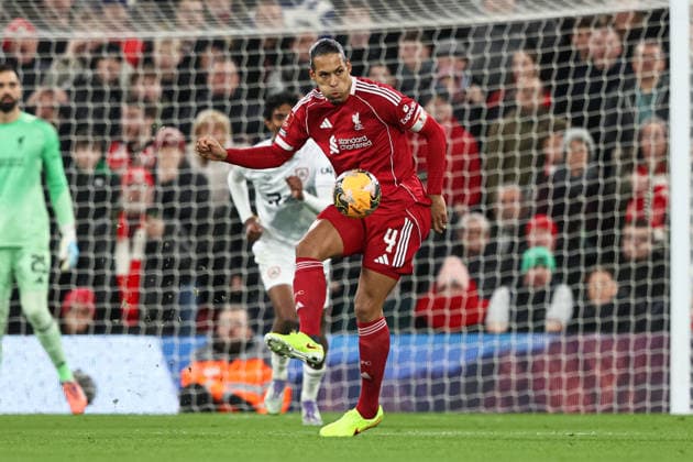 Emirates FA Cup Third Round Liverpool v Barnsley Virgil van Dijk of Liverpool clears the ball away from his defensive half during the Emirates FA Cup Third Round match Liverpool vs Barnsley at Anfield, Liverpool, United Kingdom, 12th January 2026 (Photo by Alfie Cosgrove News Images) Liverpool Anfield Merseyside United Kingdom Copyright: xAlfiexCosgrove NewsxImagesx