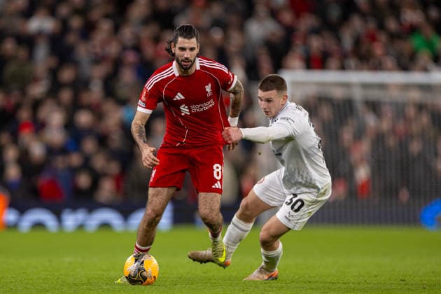 Football - FA Cup - 3rd Round - Liverpool FC v Barnsley FC LIVERPOOL, ENGLAND - Monday, January 12, 2026: Liverpool s (L-R) Dominik Szoboszlai has his shirt pulled by Barnsley s Jonathan Bland during the FA Cup 3rd Round match between Liverpool FC and Barnsley FC at Anfield. (Photo by David Rawcliffe Propaganda) LIVERPOOL Anfield MERSEYSIDE ENGLAND  Copyright: xPropagandaxPhotoxAgencyx P2026-01-12-Liverpool_Barnsley-97