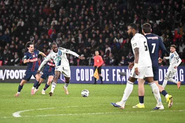 Paris Saint-Germain v Paris FC - French Cup 2025 2026 17 VITINHA (psg) - 93 Jonathan IKONE (pfc) during the French Cup match between Paris and Paris on January 12, 2026 at Parc des Princes in Paris, France. Paris France  Copyright: xFEPx 776440462