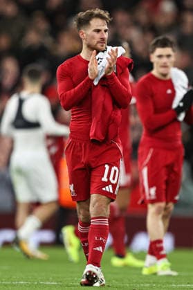 Emirates FA Cup Third Round Liverpool v Barnsley Alexis Mac Allister of Liverpool applauds the fans after the Emirates FA Cup Third Round match Liverpool vs Barnsley at Anfield, Liverpool, United Kingdom, 12th January 2026 (Photo by Alfie Cosgrove News Images) Liverpool Anfield Merseyside United Kingdom Copyright: xAlfiexCosgrove NewsxImagesx