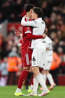 Emirates FA Cup Third Round Liverpool v Barnsley Hugo Ekitike of Liverpool embraces Mael de Gevigney of Barnsley after the Emirates FA Cup Third Round match Liverpool vs Barnsley at Anfield, Liverpool, United Kingdom, 12th January 2026 (Photo by Alfie Cosgrove News Images) Liverpool Anfield Merseyside United Kingdom Copyright: xAlfiexCosgrove NewsxImagesx