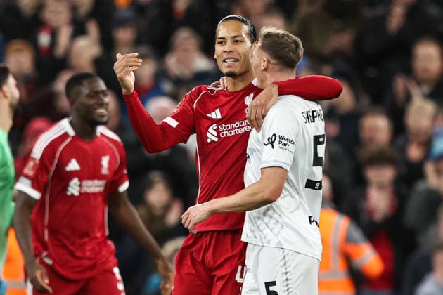 Emirates FA Cup Third Round Liverpool v Barnsley Virgil van Dijk of Liverpool has a chat with Jack Shepherd of Barnsley after the Emirates FA Cup Third Round match Liverpool vs Barnsley at Anfield, Liverpool, United Kingdom, 12th January 2026 (Photo by Alfie Cosgrove News Images) Liverpool Anfield Merseyside United Kingdom Copyright: xAlfiexCosgrove NewsxImagesx