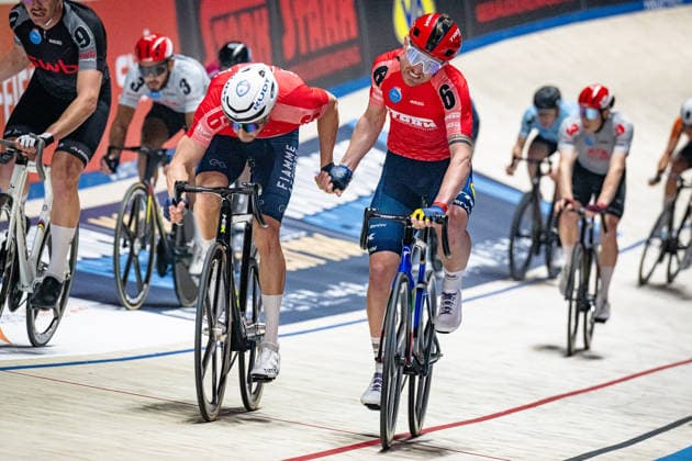 CONSONNI Simone, SCARTEZZINI Michele: Sixdays Bremen 2026 Team 6 - STARK-GEBÄUDEREINIGUNG - CONSONNI Simone ( ITA ) - Black - SCARTEZZINI Michele ( ITA ) - Red Winner - First Place - Querformat - quer - horizontal - Landscape - Event Veranstaltung: Sixdays Bremen 2026 - Category Kategorie: Cycling - Track cycling, Rad, Radsport, Bahnrad, Bahn Sixdays - Elite Men - Location Ort: Europe Germany - Bremen - ÖVB Arena - Discipline: Madison - Distance: 1 Hour - Date Datum: 12.01.2026 Monday Day 4 -