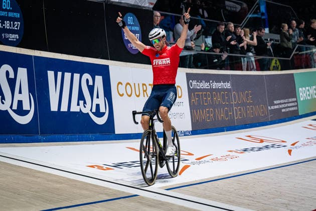 SCARTEZZINI Michele: Sixdays Bremen 2026 Team 6 - STARK-GEBÄUDEREINIGUNG - SCARTEZZINI Michele ( ITA ) - Red Winner - First Place - Querformat - quer - horizontal - Landscape - Event Veranstaltung: Sixdays Bremen 2026 - Category Kategorie: Cycling - Track cycling, Rad, Radsport, Bahnrad, Bahn Sixdays - Elite Men - Location Ort: Europe Germany - Bremen - ÖVB Arena - Discipline: Madison - Distance: 1 Hour - Date Datum: 12.01.2026 Monday Day 4 -