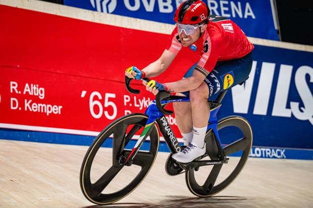 CONSONNI Simone: Sixdays Bremen 2026 Team 6 - STARK-GEBÄUDEREINIGUNG - CONSONNI Simone ( ITA ) - Black - Winner - First Place - Querformat - quer - horizontal - Landscape - Event Veranstaltung: Sixdays Bremen 2026 - Category Kategorie: Cycling - Track cycling, Rad, Radsport, Bahnrad, Bahn Sixdays - Elite Men - Location Ort: Europe Germany - Bremen - ÖVB Arena - Discipline: Madison - Distance: 1 Hour - Date Datum: 12.01.2026 Monday Day 4 -
