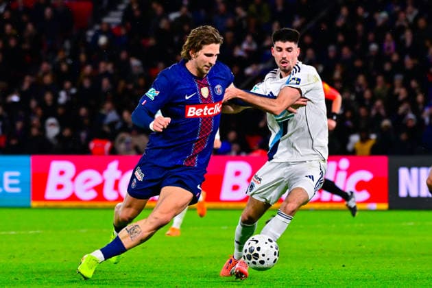 FOOTBALL : PSG vs PFC - Coupe de France - 12 01 2026 Illia Zabarnyi ( PSG ) and Thibault De Smet ( PFC ) during the French Cup match between Paris Saint Germain and Paris Football Club at Parc Des Princes on January 12 , 2026 in Paris, France. ( Photo by Federico Pestelini PsnewZ ) - ParisFrance  Copyright: xFedericoxPestelinix