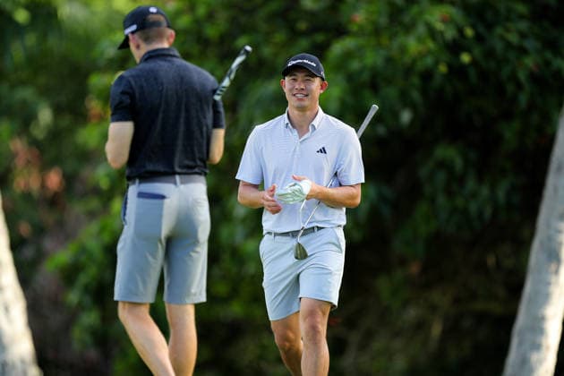 January 12, 2026 - Collin Morikawa chats with his caddie Mark Urbanek during a Practice Round prior to the 2026 Sony Open in Hawaii at Waialae Country Club in Honolulu, HI - CSM Honolulu USA - ZUMAc04_ 20260112_zma_c04_015 Copyright: xAndrewxLeex