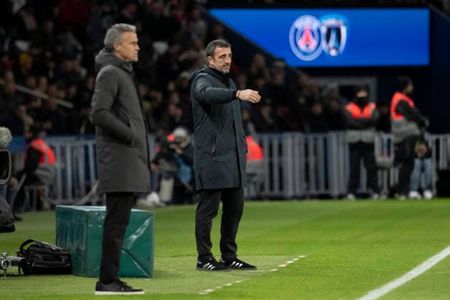 French Cup - PSG v Paris FC Paris FC s French head coach Stephane Gilli and Paris Saint-Germain s Spanish head coach Luis Enrique during the French Cup round of 32 football match between Paris Saint-Germain (PSG) and Paris FC at the Parc des Princes stadium in Paris on January 12, 2026. Photo by Eliot Blondet ABACAPRESS.COM Paris France France  Copyright: xBlondetxEliot ABACAx