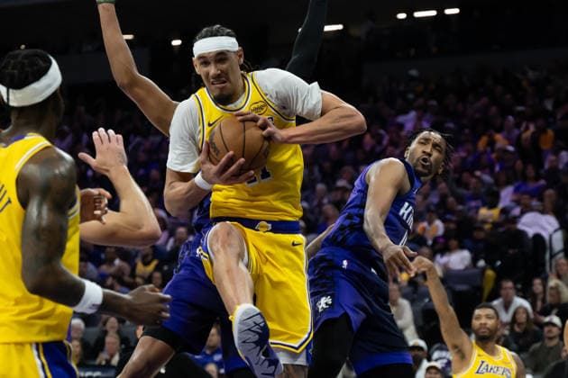 January 12, 2026, Sacramento, Ca, USA: Los Angeles Lakers center Jaxson Hayes (11) tries to pass the ball defined by Sacramento Kings guard Malik Monk (0) in the second half during a game at the Golden 1 Center on Monday, Jan. 12, 2026 in Sacramento. Sacramento USA - ZUMAj89_ 20260112_zaf_j89_009 Copyright: xPaulxKitagakixJr.x