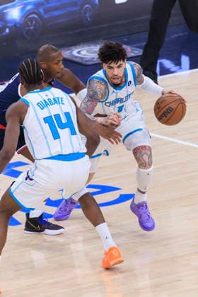 January 12, 2026, Inglewood, California, USA: Moussa Diabate 14 of the Charlotte Hornets sets up a screen for LaMelo Ball 1 during their regular season NBA, Basketball Herren, USA game against the Los Angeles Clippers on Monday January 12, 2026 at Intuit Dome in Inglewood, California. Clippers defeat Hornets, 117-109. ARIANA RUIZ PI Inglewood USA - ZUMAp124 20260112_zaa_p124_018 Copyright: xArianaxRuizx