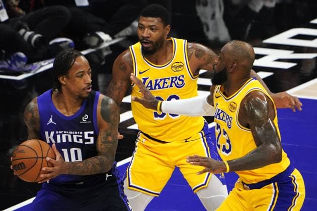 (260113) -- SACRAMENTO, Jan. 13, 2026 -- Sacramento Kings DeMar DeRozan (L) competes during the 2025-2026 NBA, Basketball Herren, USA regular season game between Sacramento Kings and Los Angeles Lakers in Sacramento, the United States, on Jan. 12, 2026. ) (SP)U.S.-SACRAMENTO-BASKETBALL-NBA-KINGS VS LAKERS WuxXiaoling 