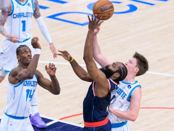 January 12, 2026, Los Angeles, California, USA: James Harden 1 of the Los Angeles Clippers puts up a shot past Sion James 4 and Moussa Diabate 14 of the Charlotte Hornets during a 2025 NBA, Basketball Herren, USA regular season game on Monday January 12, 2026 at Intuit Dome Arena in Inglewood, California. Harden reached 28,598 career points, surpassing Shaquille Oâ€⠢Neal to move into ninth place on the NBAâ€⠢s all-time scoring list. JAVIER ROJAS PI Los Angeles USA - ZUMAp124 20260112_zaa_p124_054 Copyright: xJavierxRojasx