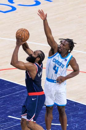 January 12, 2026, Inglewood, California, USA: Sion James 4 of the Charlotte Hornets is unable to block a layup by James Harden 1 of the Los Angeles Clippers in a 2025 NBA, Basketball Herren, USA regular season game on Monday January 12, 2026 at Intuit Dome Arena in Inglewood, California. Harden reached 28,598 career points, surpassing Shaquille Oâ€⠢Neal to move into ninth place on the NBAâ€⠢s all-time scoring list. JAVIER ROJAS PI Inglewood USA - ZUMAp124 20260112_zaa_p124_074 Copyright: xJavierxRojasx