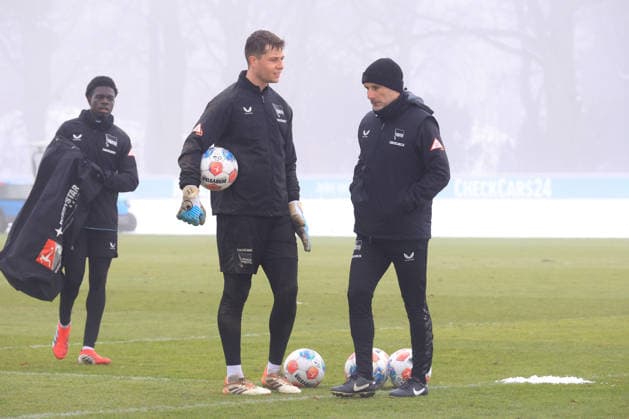 DEU, DFL, 2. FBL Hertha BSC, Training, 13.01.2026, Sportforum, Berlin, DEU, DFL, 2. FBL Hertha BSC, Training, im Bild Cheftrainer Stefan Leitl (Hertha BSC Berlin), Tjark Ernst (Hertha BSC Berlin 1) DFL - regulations prohibit any use of Photographs as image sequences and or quasi-video