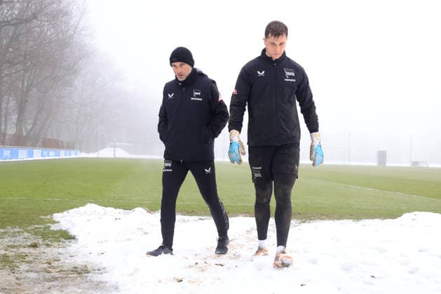 DEU, DFL, 2. FBL Hertha BSC, Training, 13.01.2026, Sportforum, Berlin, DEU, DFL, 2. FBL Hertha BSC, Training, im Bild Cheftrainer Stefan Leitl (Hertha BSC Berlin), Tjark Ernst (Hertha BSC Berlin 1) DFL - regulations prohibit any use of Photographs as image sequences and or quasi-video
