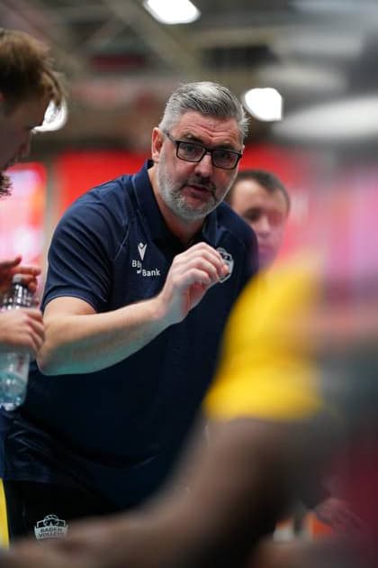 RECORD DATE NOT STATED Spielszene mit Coach von BADEN VOLLEYS SSC Karlsruhe während einer Spielpause Coachansprache bei Spielpause