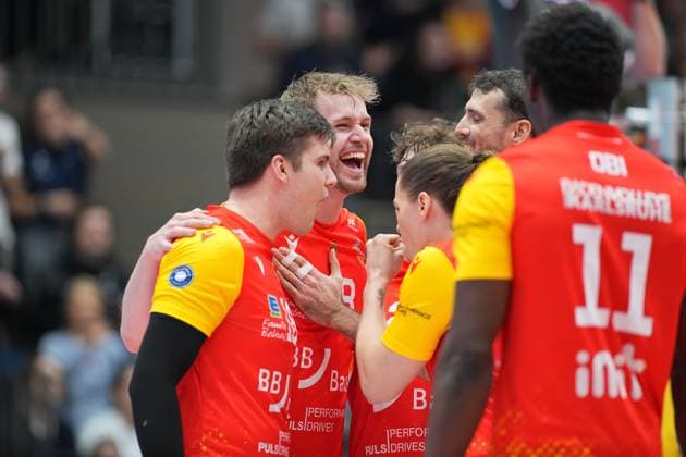 RECORD DATE NOT STATED Spielszene mit Jonathan Downs (17; BADEN VOLLEYS SSC Karlsruhe) und Maximilian König (18; BADEN VOLLEYS SSC Karlsruhe) Spielszene mit Jonathan Downs (17; BADEN VOLLEYS SSC Karlsruhe) und Maximilian König (18; BADEN VOLLEYS SSC Karlsruhe)