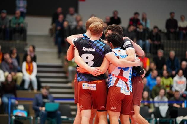 RECORD DATE NOT STATED Spielszene mit Janik Sambale (8; WWK Volleys Herrsching), Niklas Uhl (13; WWK Volleys Herrsching), Gustavo Oscar Bryan Avila (9; WWK Volleys Herrsching) und Lennart Heckel (10; BADEN VOLLEYS SSC Karlsruhe) Spielszene mit Janik Sambale (8; WWK Volleys Herrsching) und Niklas Uhl (13; WWK Volleys Herrsching)