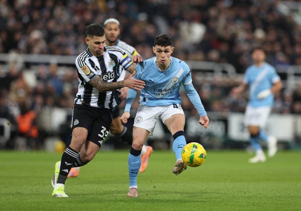 Newcastle Upon Tyne, England, 13th January 2026. Bruno Guimaraes (L) of Newcastle United in action with Phil Foden of Manchester City during the Newcastle United vs Manchester City Carabao Cup match at St. James Park, Newcastle Upon Tyne. Picture credit should read: Nigel Roddis Sportimage EDITORIAL USE ONLY. No use with unauthorised audio, video, data, fixture lists, club league logos or live services. Online in-match use limited to 120 images, no video emulation. No use in betting, games or single club league player publications. SPI_016_NR_NEWC_MANC SPI-4449-0016