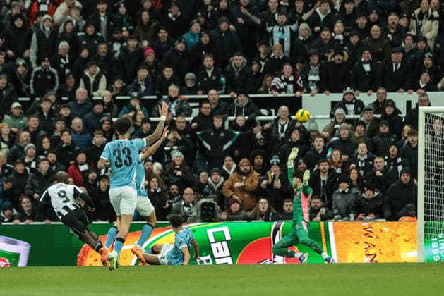 Carabao Cup Semi-finals First Leg Newcastle United v Manchester City Yoane Wissa of Newcastle United shoots on goal during the Carabao Cup Semi-finals First Leg Newcastle United vs Manchester City at St. James s Park, Newcastle, United Kingdom, 13th January 2026 (Photo by Mark Cosgrove News Images) Newcastle St. James s Park Tyne and Wear United Kingdom Copyright: xMarkxCosgrove NewsxImagesx