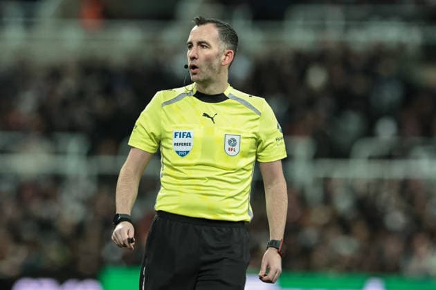 Carabao Cup Semi-finals First Leg Newcastle United v Manchester City Referee Chris Kavanagh during the Carabao Cup Semi-finals First Leg Newcastle United vs Manchester City at St. James s Park, Newcastle, United Kingdom, 13th January 2026 (Photo by Mark Cosgrove News Images) Newcastle St. James s Park Tyne and Wear United Kingdom Copyright: xMarkxCosgrove NewsxImagesx