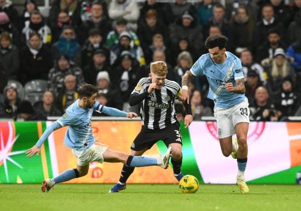 Bernardo Silva of Manchester City fouls Lewis Hall of Newcastle United Newcastle United v Manchester City, EFL Carabao Cup, Semi Final, First Leg, Football, St James Park, Newcastle, UK - 13 Jan 2026Newcastle St James Park United Kingdom EDITORIAL USE ONLY No use with unauthorised audio, video, data, fixture lists, club league logos or live services. Online in-match use limited to 120 images, no video emulation. No use in betting, games or single club league player publications. Copyright: xRichardxLee Shutterstockx 16302979be