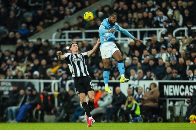 Newcastle United v Manchester City, Carabao Cup Sven Botman Of Newcastle United wins the ball ahead of Antoine Semenyo Of Manchester City during the Newcastle United v Manchester City Carabao Cup Semi Final First Leg match at St. James Park, Newcastle Upon Tyne, England on 13 January 2026 Credit: Lee Keuneke Every Second Media Editorial use only. All images are copyright Every Second Media Limited. No images may be reproduced without prior permission. All rights reserved. Premier League and Football League images are subject to licensing agreements with Football DataCo Limited. see https: www.football-dataco.com Copyright: xIMAGO EveryxSecondxMediax ESM-1753-0053 LeexKeunekex xEveryxSecondxMediax