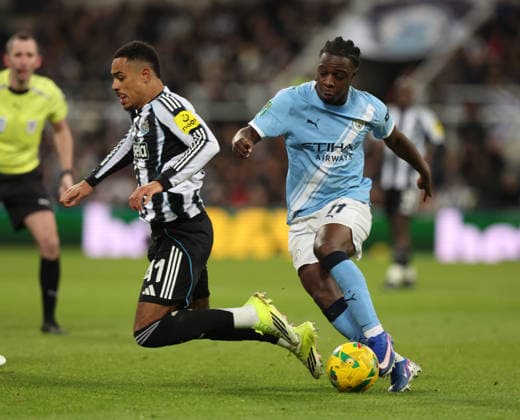 Newcastle Upon Tyne, England, 13th January 2026. Jacob Ramsey (L) of Newcastle United in action with Jeremy Doku of Manchester City during the Newcastle United vs Manchester City Carabao Cup match at St. James Park, Newcastle Upon Tyne. Picture credit should read: Nigel Roddis Sportimage EDITORIAL USE ONLY. No use with unauthorised audio, video, data, fixture lists, club league logos or live services. Online in-match use limited to 120 images, no video emulation. No use in betting, games or single club league player publications. SPI_026_NR_NEWC_MANC SPI-4449-0026