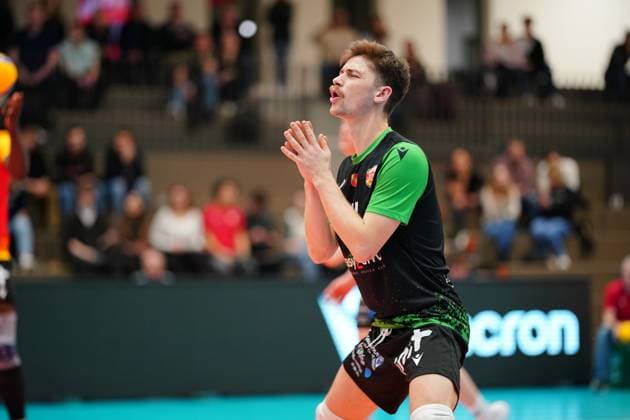 RECORD DATE NOT STATED Spielszene mit Jackson Holland (4; BADEN VOLLEYS SSC Karlsruhe) Spielszene mit Jackson Holland (4; BADEN VOLLEYS SSC Karlsruhe)
