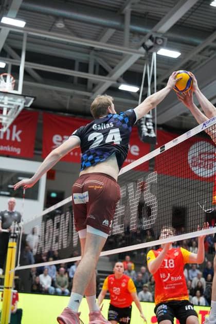 RECORD DATE NOT STATED Spielszene mit Simon Gallas (24; WWK Volleys Herrsching) und Maximilian König (18; BADEN VOLLEYS SSC Karlsruhe) am Netz Spielszene mit Simon Gallas (24; WWK Volleys Herrsching) und Maximilian König (18; BADEN VOLLEYS SSC Karlsruhe)