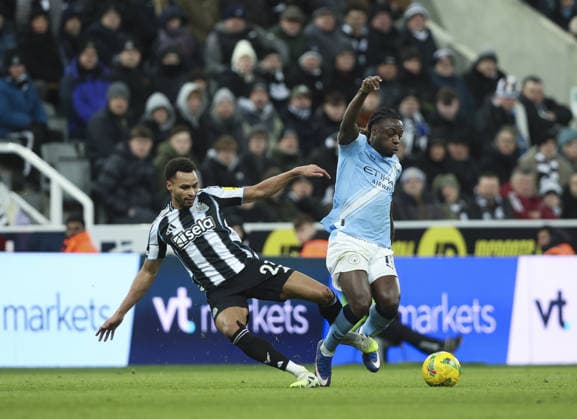 Newcastle United v Manchester City, EFL Cup Semi Final 1st Leg 13.01.26 Newcastle United v Manchester City, EFL Cup Semi Final 1st Leg Bradley Ormesher The Times Jacob Murphy of Newcastle United and Jérémy Doku of Manchester City  Copyright: xBradleyxOrmesherx NINTCHDBPICT001051322193