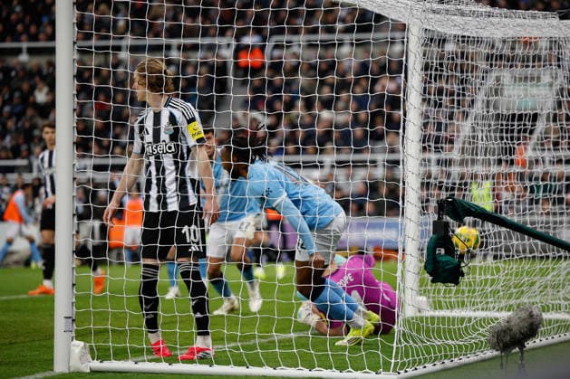 Newcastle United v Manchester City, EFL Cup, Semi Final First Leg Antoine Semenyo of Manchester City scores his sides first goal of the match 0-1 during the Carabao Cup semi final leg 1 of 2 match between Newcastle United and Manchester City at St. James s Park, Newcastle, UK on 13 January 2026. Newcastle St. James s Park Tyne and Wear UK Editorial use only DataCo restrictions apply See www.football-dataco.com , Copyright: xCraigxCowanx PSI-23567-0078