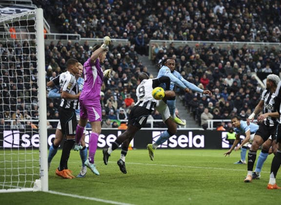 Newcastle United v Manchester City, EFL Cup Semi Final 1st Leg 13.01.26 Newcastle United v Manchester City, EFL Cup Semi Final 1st Leg Bradley Ormesher The Times Antoine Semenyo of Manchester City goal disallowed by referee VAR for offside Infringemnet by Erling Haaland  Copyright: xBradleyxOrmesherx NINTCHDBPICT001051330190