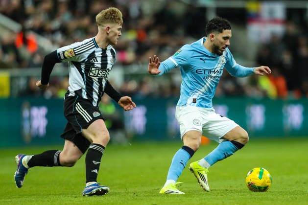 Newcastle United v Manchester City, Carabao Cup Lewis Hall Of Newcastle United battles with Rayan Cherki Of Manchester City during the Newcastle United v Manchester City Carabao Cup Semi Final First Leg match at St. James Park, Newcastle Upon Tyne, England on 13 January 2026 Credit: Lee Keuneke Every Second Media Editorial use only. All images are copyright Every Second Media Limited. No images may be reproduced without prior permission. All rights reserved. Premier League and Football League images are subject to licensing agreements with Football DataCo Limited. see https: www.football-dataco.com Copyright: xIMAGO EveryxSecondxMediax ESM-1753-0129 LeexKeunekex xEveryxSecondxMediax