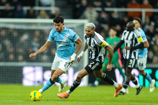 Newcastle United v Manchester City, Carabao Cup Matheus Nunes Of Manchester City Under pressure from Joelinton Of Newcastle United during the Newcastle United v Manchester City Carabao Cup Semi Final First Leg match at St. James Park, Newcastle Upon Tyne, England on 13 January 2026 Credit: Lee Keuneke Every Second Media Editorial use only. All images are copyright Every Second Media Limited. No images may be reproduced without prior permission. All rights reserved. Premier League and Football League images are subject to licensing agreements with Football DataCo Limited. see https: www.football-dataco.com Copyright: xIMAGO EveryxSecondxMediax ESM-1753-0144 LeexKeunekex xEveryxSecondxMediax