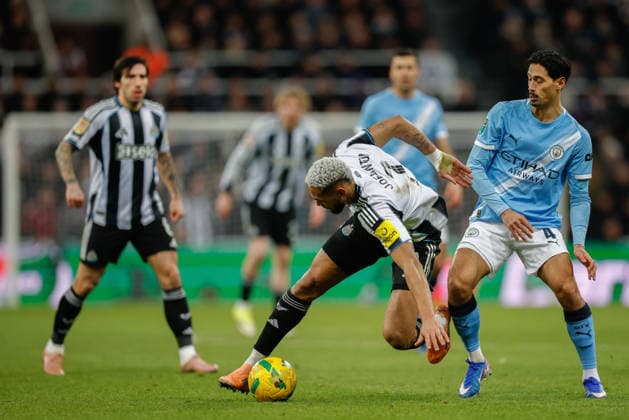 Newcastle United v Manchester City, EFL Cup, Semi Final First Leg Joelinton of Newcastle United battles with Tijjani Reijnders of Manchester City during the Carabao Cup semi final leg 1 of 2 match between Newcastle United and Manchester City at St. James s Park, Newcastle, UK on 13 January 2026. Newcastle St. James s Park Tyne and Wear UK Editorial use only DataCo restrictions apply See www.football-dataco.com , Copyright: xCraigxCowanx PSI-23567-0157