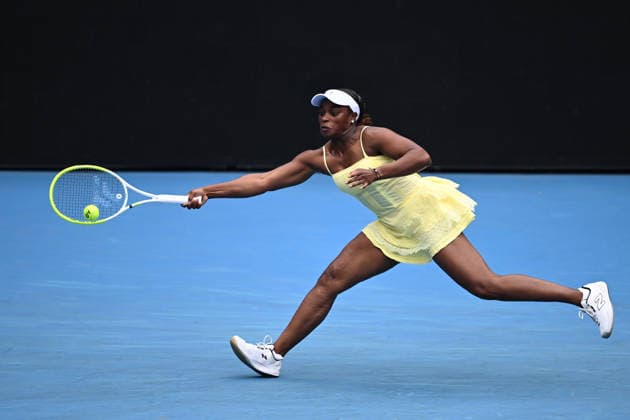 TENNIS AUSTRALIAN OPEN QUALIFYING, Sloane Stephens of the US in action against Olivia Gadecki of Australia during a qualifying session ahead of the Australian Open tennis tournament at Melbourne Park in Melbourne, Wednesday, January 14, 2026. ( NO ARCHIVING, EDITORIAL USE ONLY MELBOURNE VICTORIA AUSTRALIA  Copyright: xJOELxCARRETTx 20260114150131956121