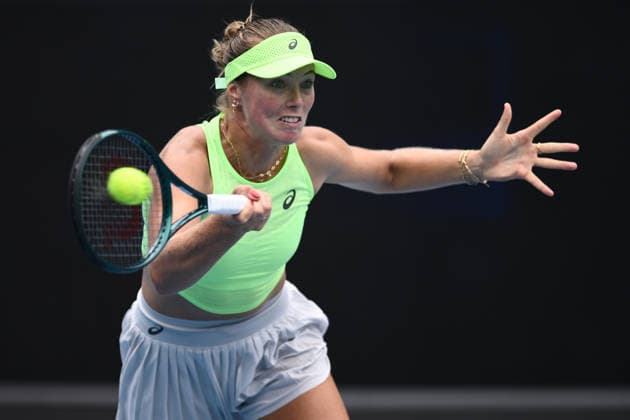 TENNIS AUSTRALIAN OPEN QUALIFYING, Olivia Gadecki of Australia in action against Sloane Stephens of the US during a qualifying session ahead of the Australian Open tennis tournament at Melbourne Park in Melbourne, Wednesday, January 14, 2026. ( NO ARCHIVING, EDITORIAL USE ONLY MELBOURNE VICTORIA AUSTRALIA  Copyright: xJOELxCARRETTx 20260114123203048853