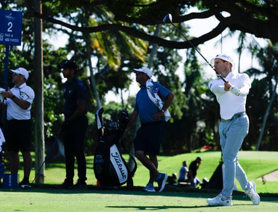 January 13, 2026, Honolulu, Hawaii, USA: PETER MALNATI, far right, tees off on the 2nd hole during a practice round for the 2026 Sony Open in Honolulu, Hawaii on January 13, 2026. Honolulu USA - ZUMAm310 20260113_zsp_m310_003 Copyright: xElliotxMilesx