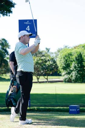 January 13, 2026, Honolulu, Hawaii, USA: ROBERT MACINTYRE, front, tees off on the 4th hole during a practice round for the 2026 Sony Open in Honolulu, Hawaii on January 13, 2026. Honolulu USA - ZUMAm310 20260113_zsp_m310_006 Copyright: xElliotxMilesx